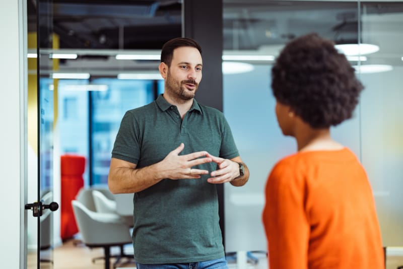 Saiba como iniciar conversas e expandir sua rede